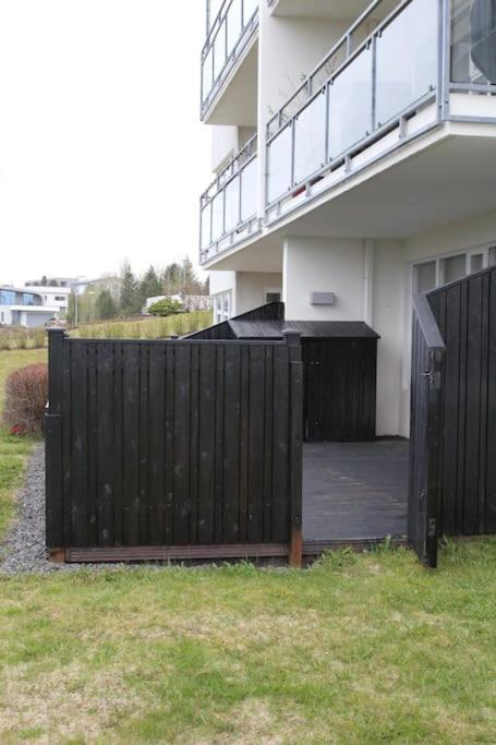 Quiet And Cozy Apartment With A Lake View Reykjavik Luaran gambar